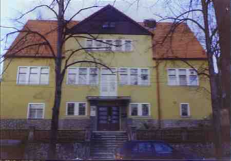 domov_1.jpg (10789 bytes)